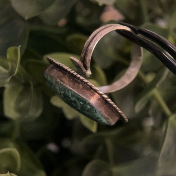 Sterling Silver 925 Green Stone Ring - Picture 5 of 7